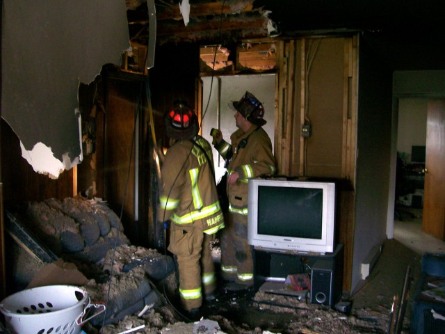 Gill Avenue Apartment Fire, 04-07-2008.